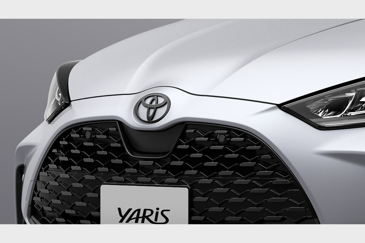 ヤリス ウルバーノ URBANO 純正フロントバンパー 新車外し トヨタ・ヤリス&ヤリス クロスが一部改良。都会的なルックスの