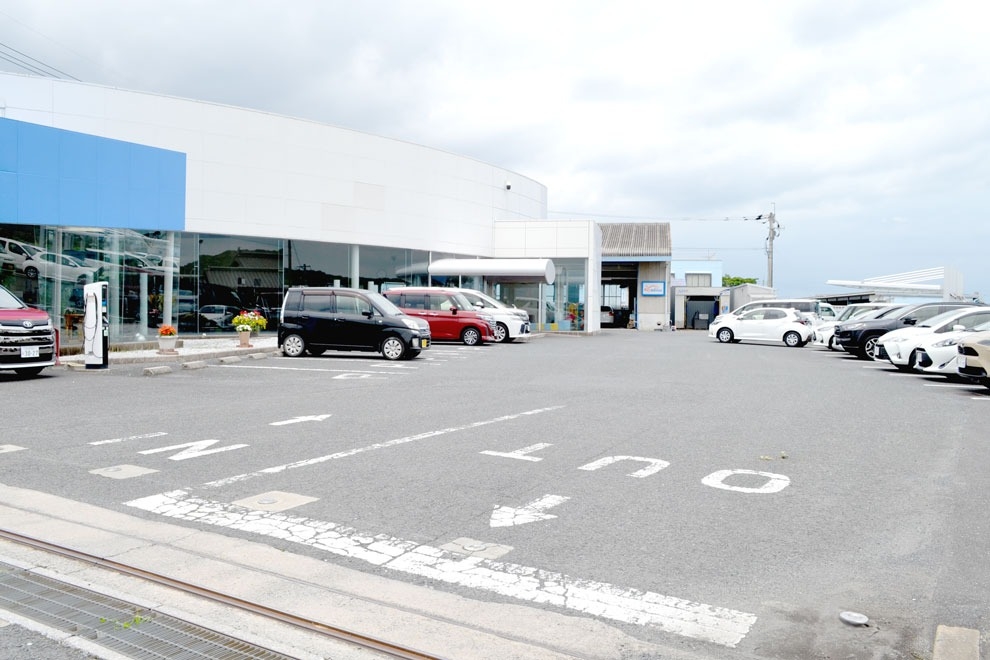 ネッツトヨタ北九州 行橋南店 駐車場