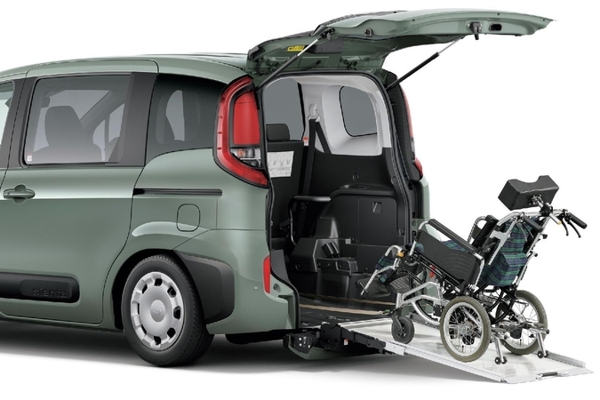 X(ハイブリッド・2WD) 車いす仕様車“タイプⅠ(助手席側セカンドシート付)”