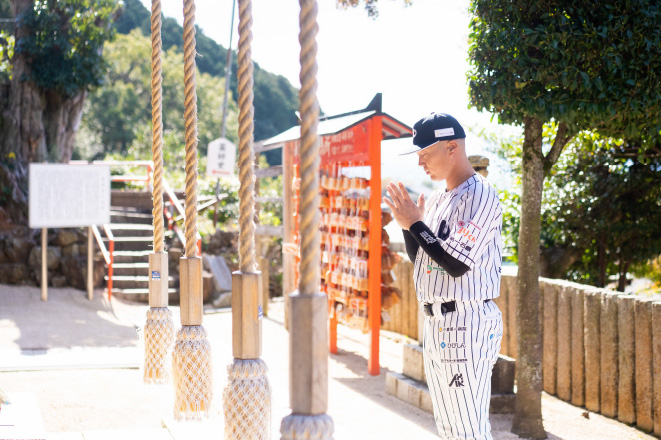 御祖神社みおや（足立山妙見宮）にて肉離れしないようお願いお参りする北九州下関フェニックス中村道大郎選手