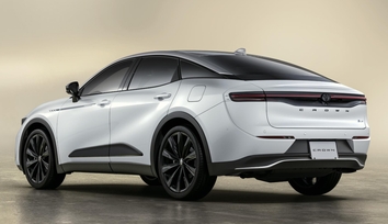 特別仕様車 CROSSOVER RS “THE 70th” （ベース車両はCROSSOVER RS）