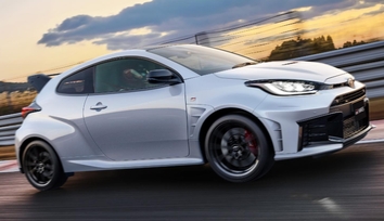 RZ“High performance” + Aero performance package［GR-DAT（8AT・4WD）］