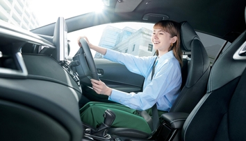 【モデル入り素材】G“Z”（ハイブリッド車）