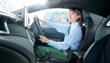 【モデル入り素材】G“Z”(ハイブリッド車)