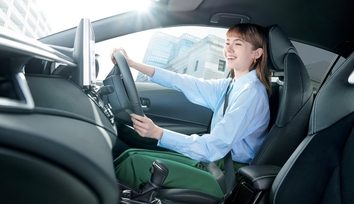 【モデル入り素材】G“Z”(ハイブリッド車)