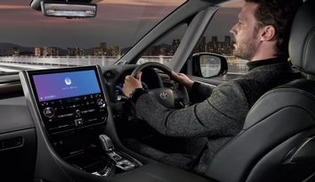 【モデル入り素材】Executive Lounge（ハイブリッド・E-Four）