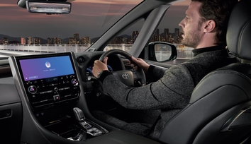 【モデル入り素材】Executive Lounge（ハイブリッド・E-Four）