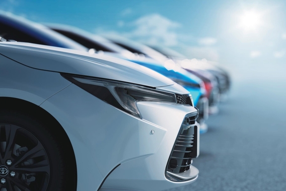 【モデル入り素材】（手前から1台目、手前から3台目〜5台目）：W×B（2WD）