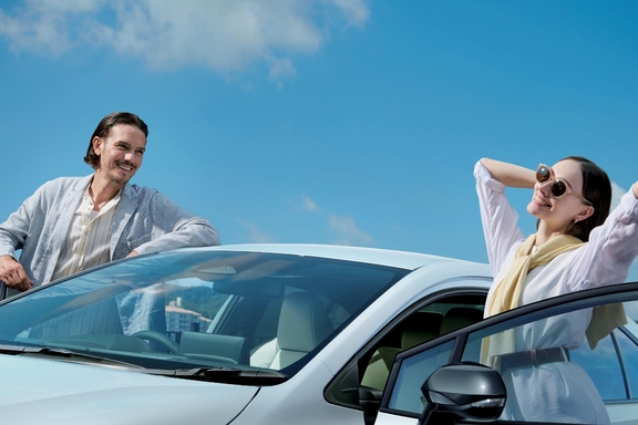 【モデル入り素材】W×B（ハイブリッド車・2WD）