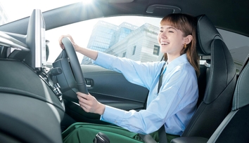 【モデル入り素材】G“Z”（ハイブリッド車）