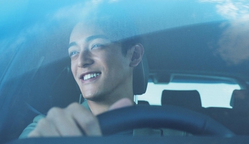 【モデル入り素材】SPORT Z（2.5Lハイブリッド車）