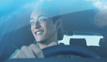 【モデル入り素材】SPORT Z（2.5Lハイブリッド車）