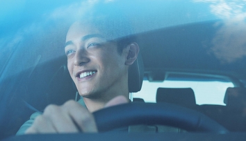 【モデル入り素材】SPORT Z（2.5Lハイブリッド車）