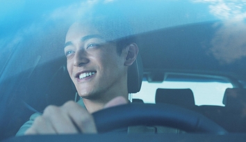 【モデル入り素材】SPORT Z（2.5Lハイブリッド車）