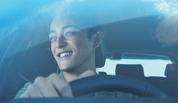 【モデル入り素材】SPORT Z（2.5Lハイブリッド車）