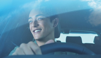 【モデル入り素材】SPORT Z（2.5Lハイブリッド車）