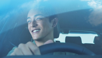 【モデル入り素材】SPORT Z（2.5Lハイブリッド車）