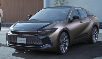 【モデル入り素材】CROSSOVER Z（2.5Lハイブリッド車）