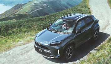 【モデル入り素材】Z“Adventure”（ハイブリッド・2WD）