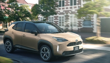 【モデル入り素材】Z（ハイブリッド・2WD）