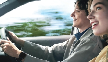 【モデル入り素材】GR SPORT（ハイブリッド・2WD）