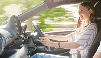 【モデル入り素材】G（ハイブリッド・2WD）