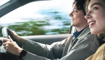 【モデル入り素材】GR SPORT（ハイブリッド・2WD）