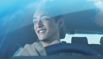 【モデル入り素材】SPORT Z（2.5Lハイブリッド車）