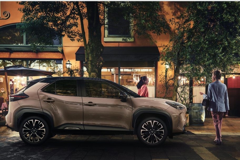 【モデル入り素材】Z（ハイブリッド・2WD）