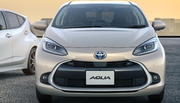 左から順にX（2WD）