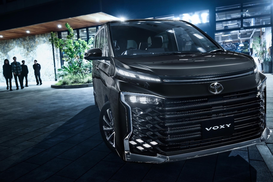 【モデル入り素材】S-Z（ハイブリッド・2WD・7人乗り）