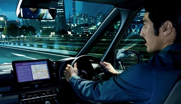 【モデル入り素材】S-Z（ハイブリッド・2WD・7人乗り）