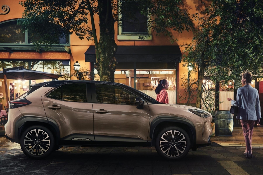 【モデル入り素材】Z（ハイブリッド・2WD）