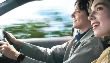 【モデル入り素材】GR SPORT（ハイブリッド・2WD）