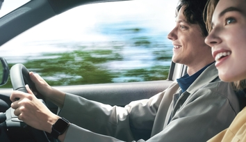 【モデル入り素材】GR SPORT（ハイブリッド・2WD）