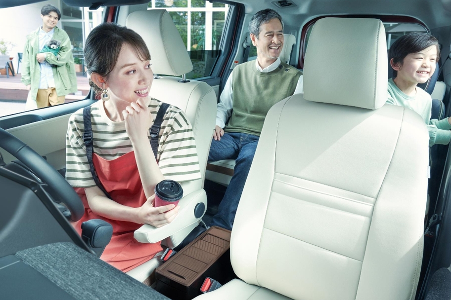 【モデル入り素材】Z（ガソリン・7人乗り）