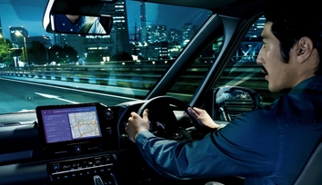 【モデル入り素材】S-Z（ハイブリッド・2WD・7人乗り）