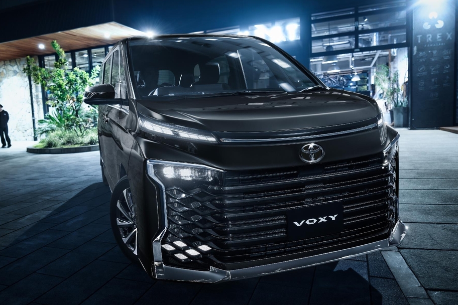 【モデル入り素材】S-Z（ハイブリッド・2WD・7人乗り）