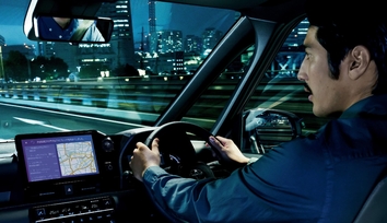 【モデル入り素材】S-Z（ハイブリッド・2WD・7人乗り）