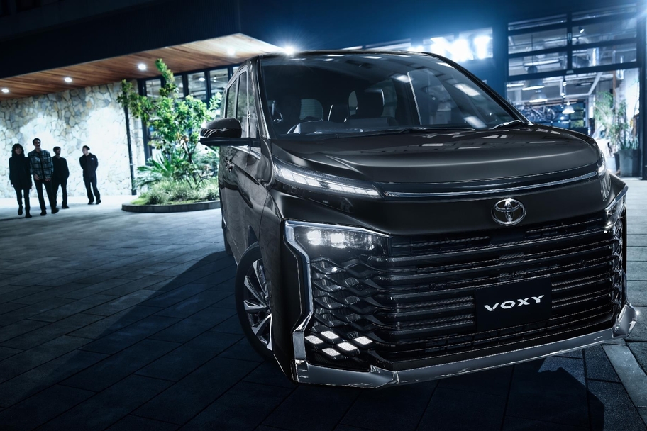 【モデル入り素材】S-Z（ハイブリッド・2WD・7人乗り）