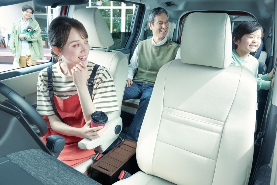 【モデル入り素材】Z（ガソリン・7人乗り）