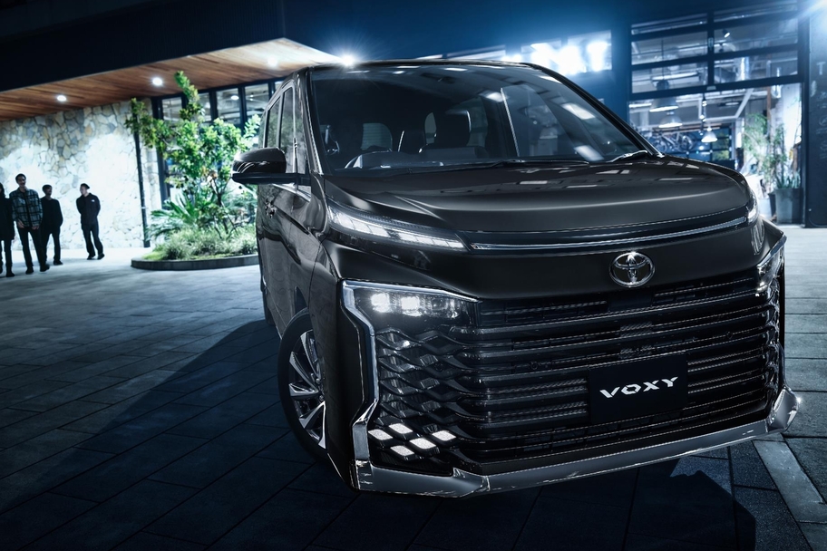 【モデル入り素材】S-Z（ハイブリッド・2WD・7人乗り）