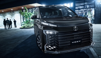 【モデル入り素材】S-Z（ハイブリッド・2WD・7人乗り）