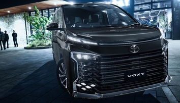 【モデル入り素材】S-Z（ハイブリッド・2WD・7人乗り）